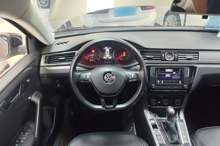 Used Volkswagen Passat 2017 330TSI DSG Luxury Edition Steering Wheel