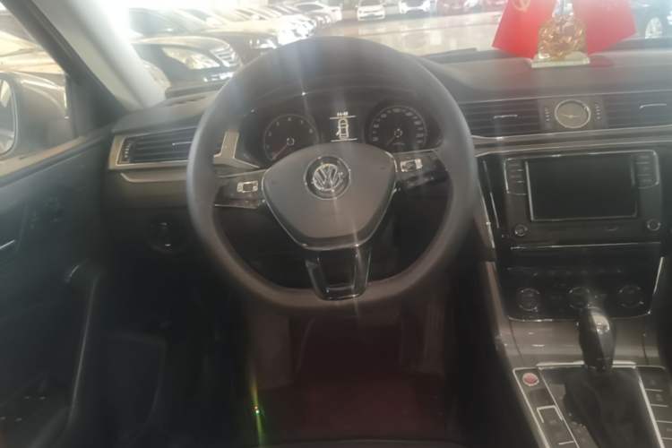 Used Volkswagen Passat 2017 330TSI DSG Luxury Edition Steering Wheel