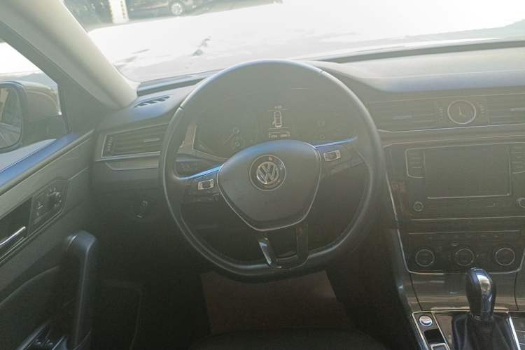 Used Volkswagen Passat 2017 280TSI DSG Luxury Edition Steering Wheel