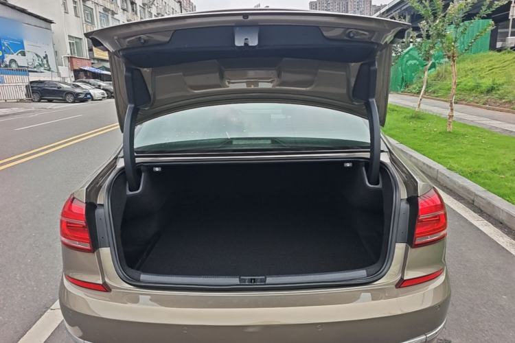 Used Volkswagen Passat 2017 280TSI DSG Luxury Edition Trunk