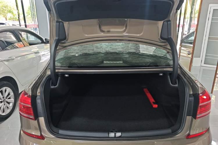 Used Volkswagen Passat 2017 330TSI DSG Luxury Edition Trunk