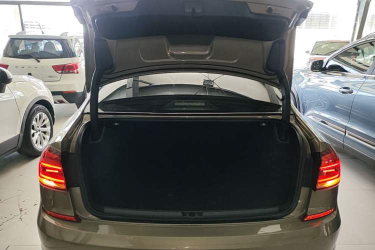 Used Volkswagen Passat 2017 330TSI DSG Luxury Edition Trunk