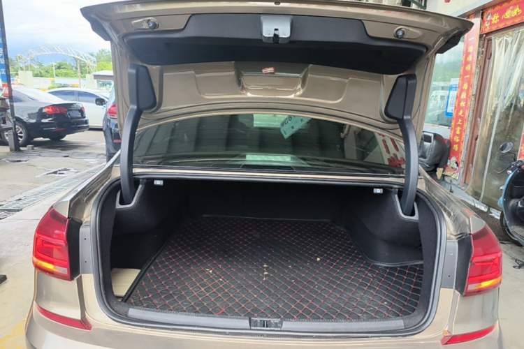 Used Volkswagen Passat 2017 330TSI DSG Luxury Edition Trunk