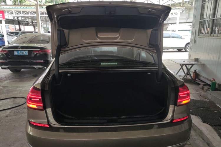 Used Volkswagen Passat 2017 330TSI DSG Luxury Edition Trunk