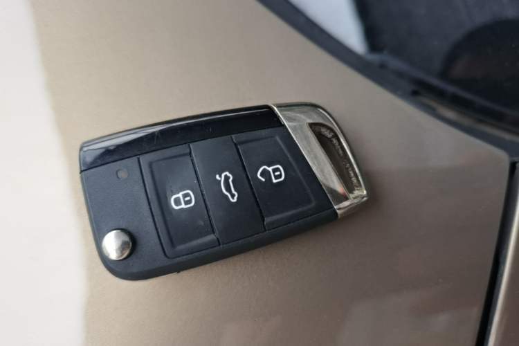 Used Volkswagen Passat 2017 330TSI DSG Prestige Edition Vehicle Key
