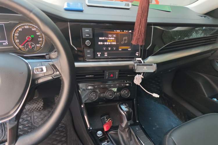 Used Volkswagen Passat 2019 330TSI Elite Edition China VI Audio And AC Panel