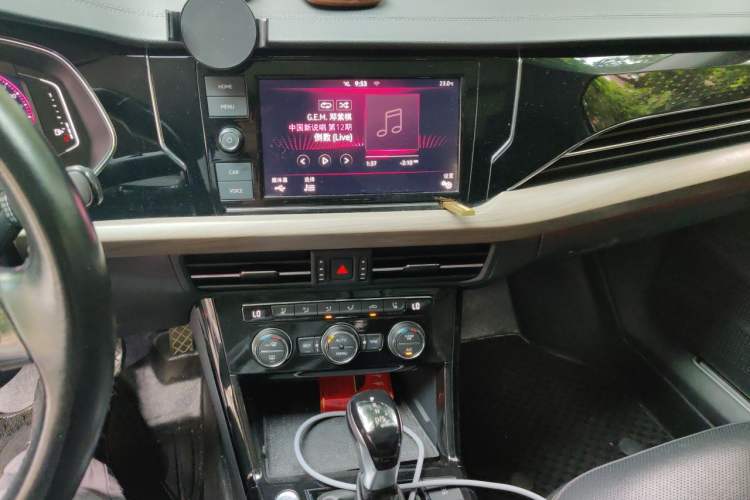 Used Volkswagen Passat 2019 380TSI Luxury Edition China VI Standard Audio And AC Panel