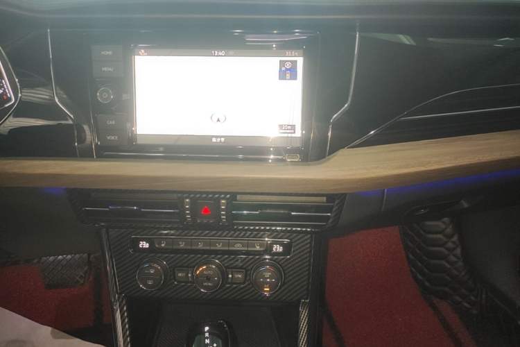 Used Volkswagen Passat 2019 330TSI Luxury Edition China VI Standard Audio And AC Panel