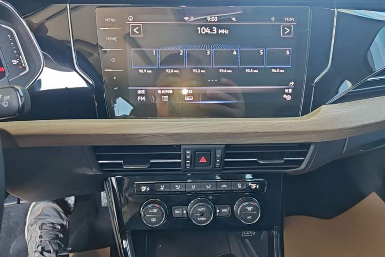 Used Volkswagen Passat 2019 330TSI Prestige Edition China VI Standard Audio And AC Panel