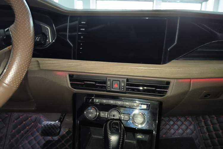 Used Volkswagen Passat 2019 380TSI Prestige Edition China VI Standard Audio And AC Panel