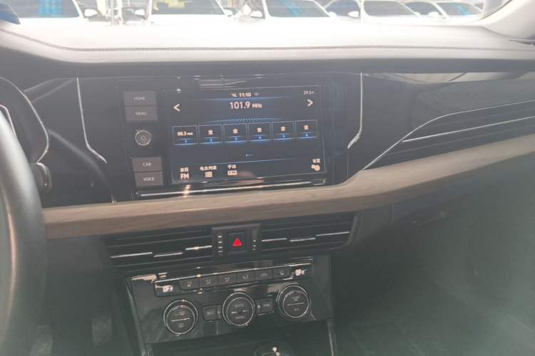 Used Volkswagen Passat 2019 330TSI Luxury Edition China VI Standard Audio And AC Panel