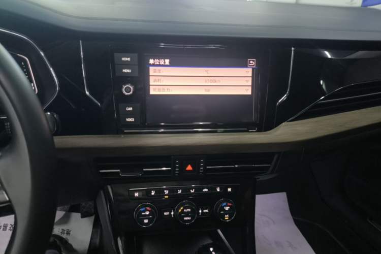 Used Volkswagen Passat 2019 330TSI Luxury Edition China VI Standard Audio And AC Panel