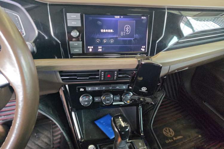 Used Volkswagen Passat 2019 330TSI Luxury Edition China VI Standard Audio And AC Panel