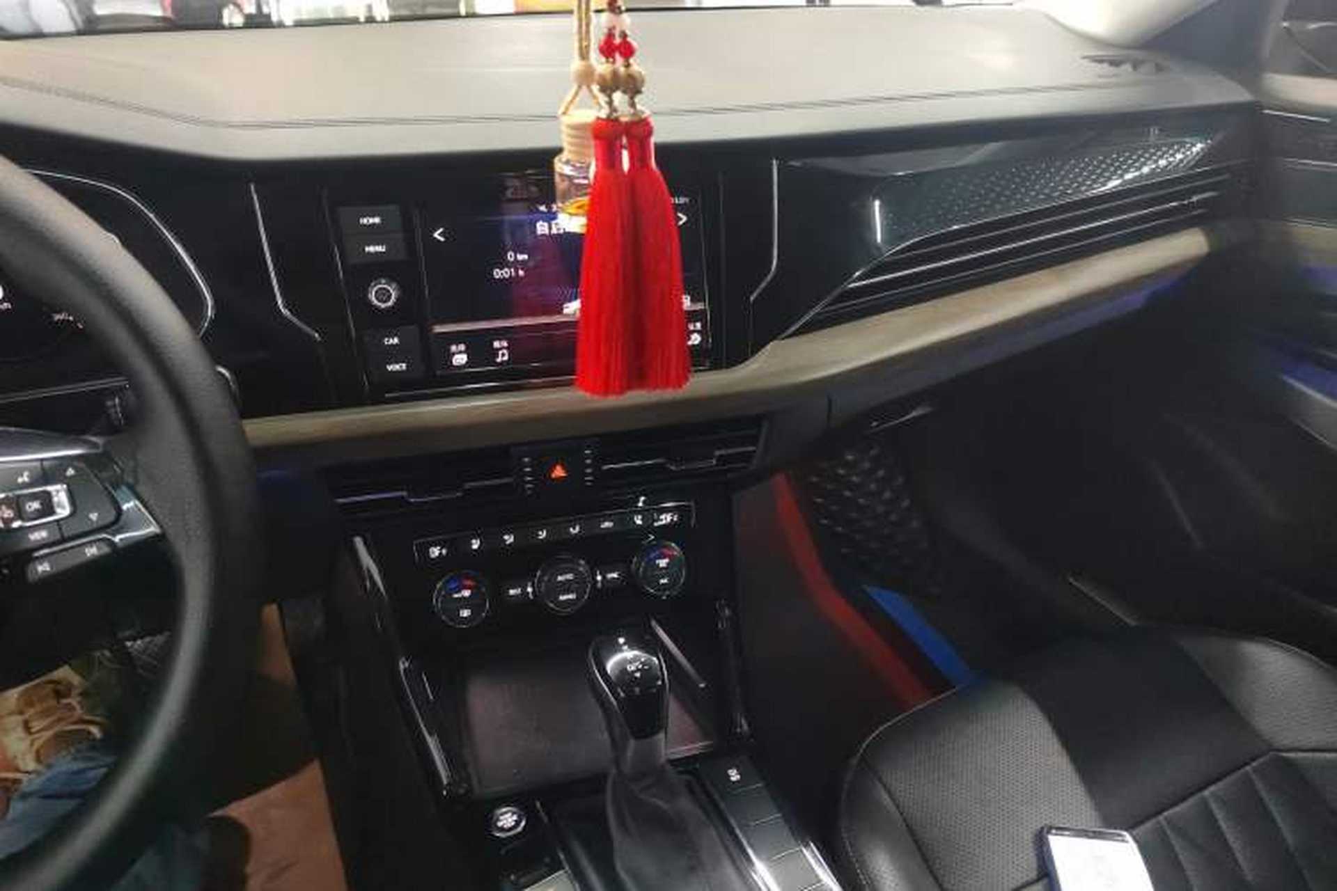 Used Volkswagen Passat 2019 330TSI Luxury Edition China VI Standard Audio And AC Panel