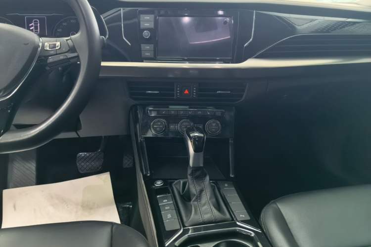 Used Volkswagen Passat 2019 330TSI Elite Edition China VI Audio And AC Panel