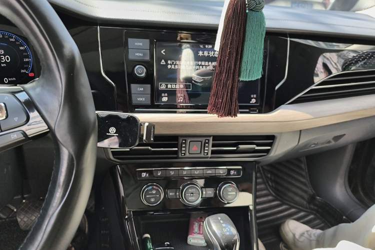 Used Volkswagen Passat 2019 330TSI Luxury Edition China VI Standard Audio And AC Panel