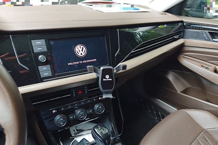 Used Volkswagen Passat 2019 330TSI Luxury Edition China VI Standard Audio And AC Panel