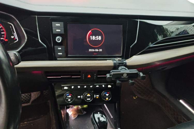 Used Volkswagen Passat 2019 330TSI Luxury Edition China VI Standard Audio And AC Panel