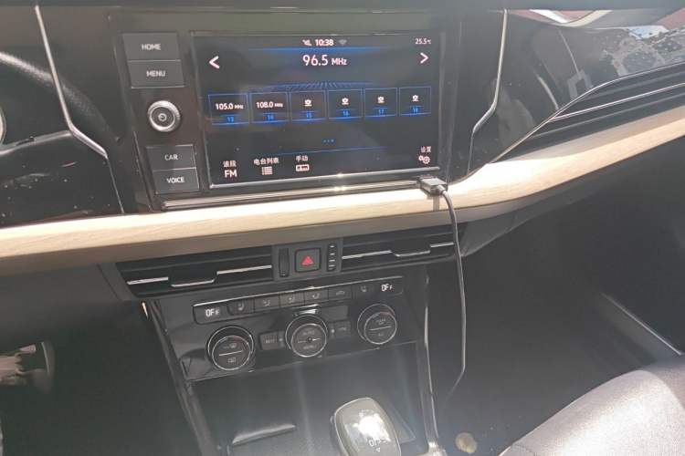 Used Volkswagen Passat 2019 330TSI Luxury Edition China VI Standard Audio And AC Panel