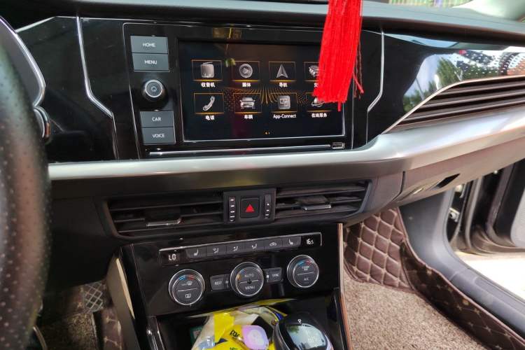 Used Volkswagen Passat 2019 330TSI Elite Edition China VI Audio And AC Panel