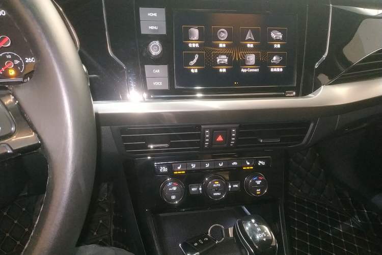 Used Volkswagen Passat 2019 330TSI Elite Edition China VI Audio And AC Panel