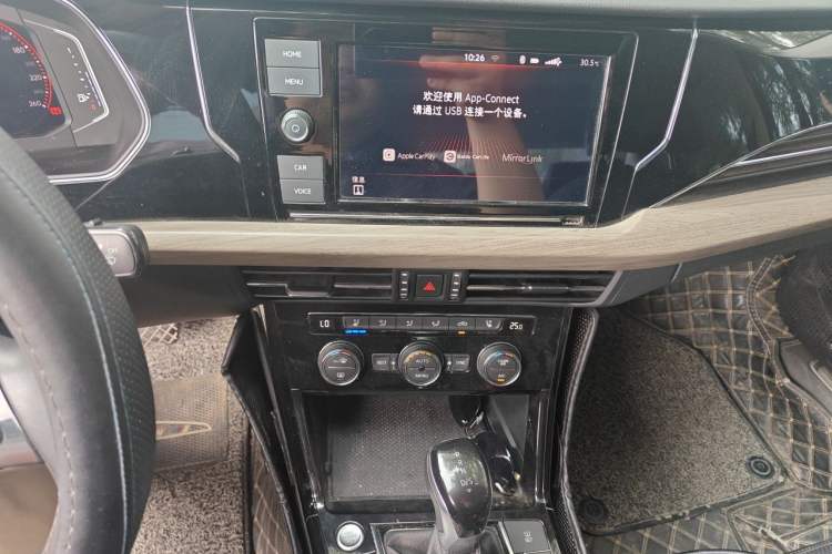 Used Volkswagen Passat 2019 330TSI Luxury Edition China VI Standard Audio And AC Panel