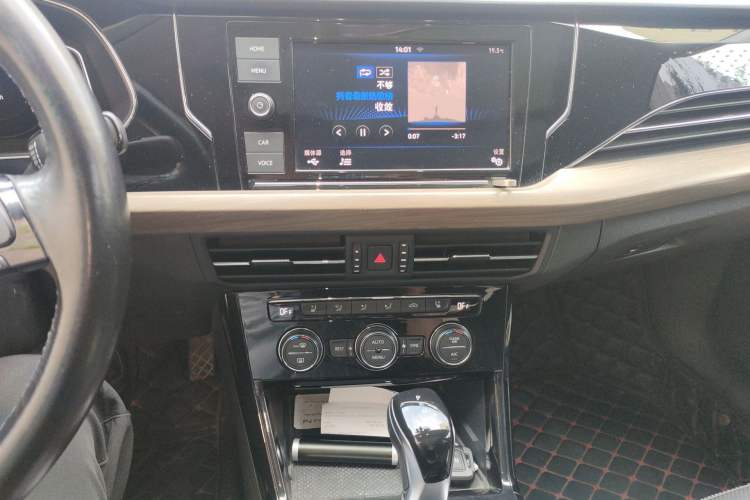 Used Volkswagen Passat 2019 330TSI Luxury Edition China VI Standard Audio And AC Panel