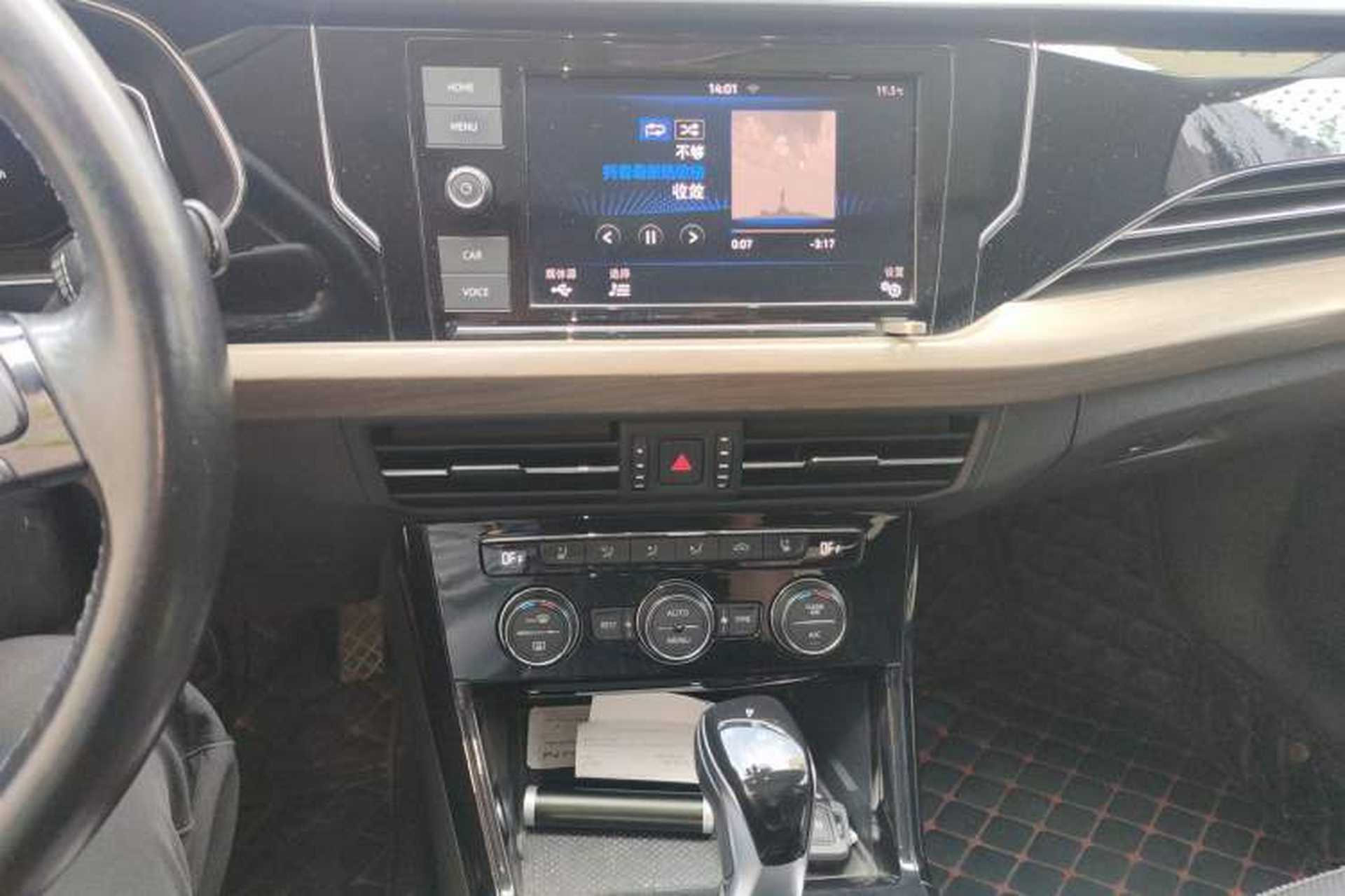 Used Volkswagen Passat 2019 330TSI Luxury Edition China VI Standard Audio And AC Panel