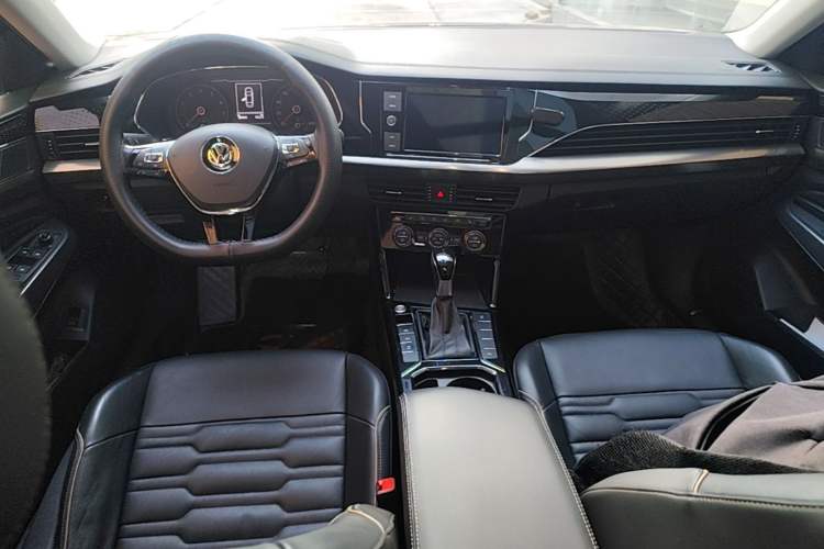 Used Volkswagen Passat 2019 330TSI Elite Edition China VI Audio And AC Panel