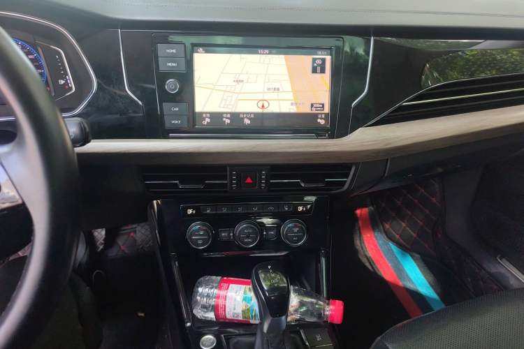 Used Volkswagen Passat 2019 330TSI Luxury Edition China VI Standard Audio And AC Panel