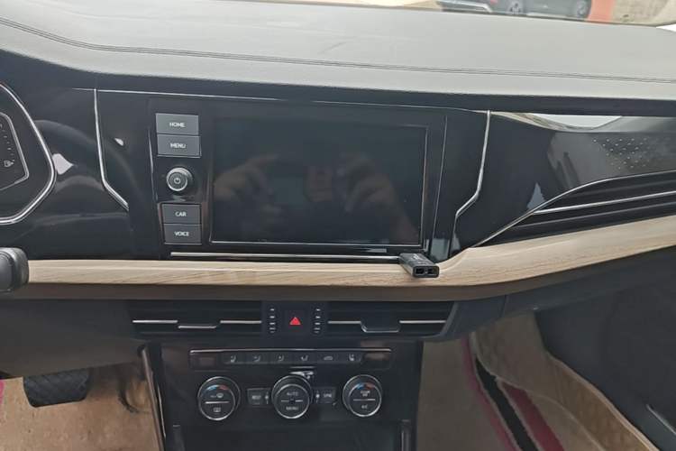 Used Volkswagen Passat 2019 380TSI Luxury Edition China VI Standard Audio And AC Panel