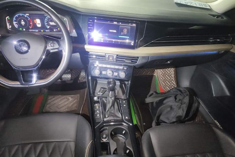 Used Volkswagen Passat 2019 380TSI Prestige Edition China VI Standard Audio And AC Panel