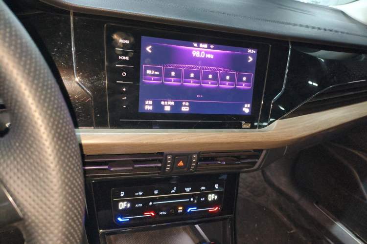 Used Volkswagen Passat 2019 330TSI Luxury Edition China VI Standard Audio And AC Panel