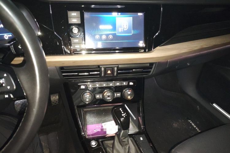 Used Volkswagen Passat 2019 330TSI Luxury Edition China VI Standard Audio And AC Panel