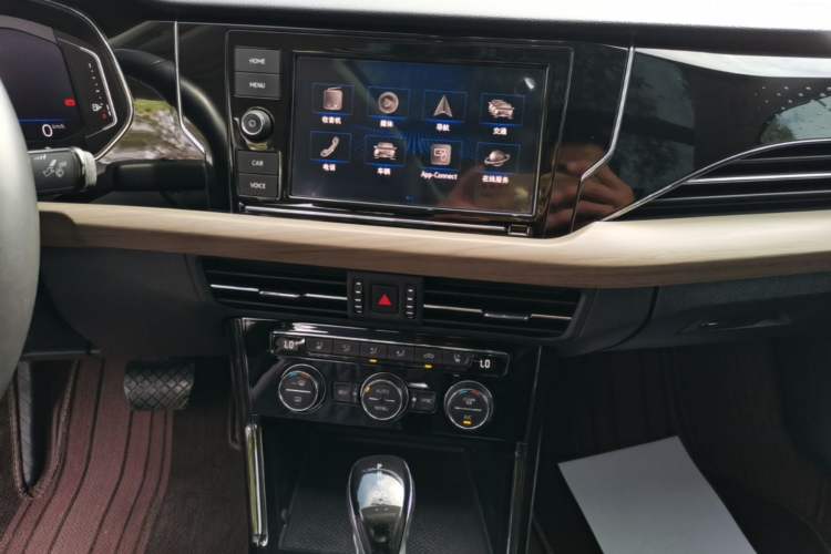 Used Volkswagen Passat 2019 380TSI Luxury Edition China VI Standard Audio And AC Panel