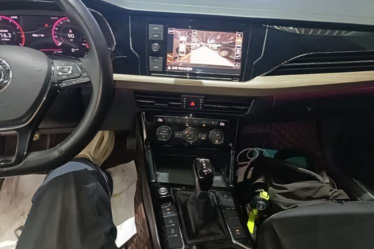 Used Volkswagen Passat 2019 330TSI Luxury Edition China V Standard Audio And AC Panel