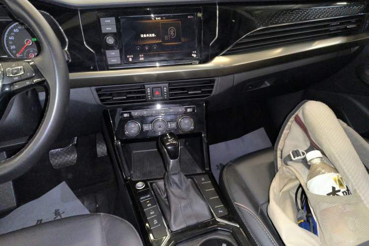 Used Volkswagen Passat 2019 330TSI Elite Edition China VI Audio And AC Panel