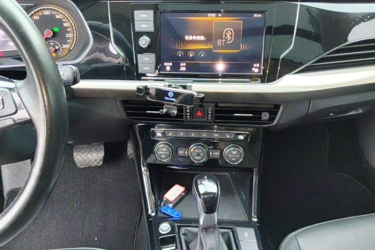 Used Volkswagen Passat 2019 330TSI Elite Edition China VI Audio And AC Panel
