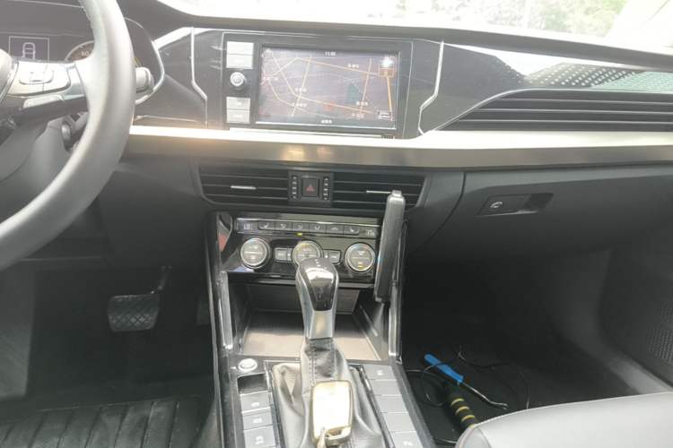 Used Volkswagen Passat 2019 330TSI Elite Edition China VI Audio And AC Panel