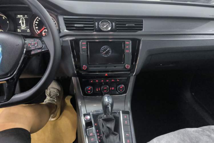 Used Volkswagen Passat 2019 330TSI Elite Edition China V Standard Audio And AC Panel