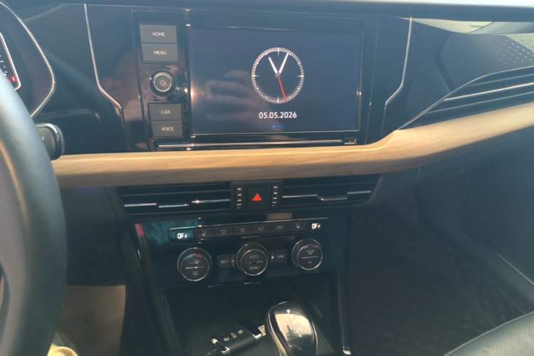 Used Volkswagen Passat 2019 330TSI Luxury Edition China VI Standard Audio And AC Panel