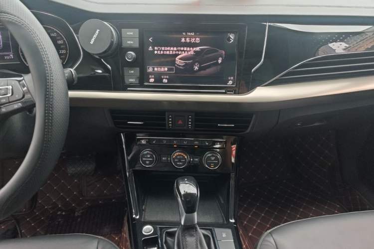 Used Volkswagen Passat 2019 330TSI Elite Edition China VI Audio And AC Panel