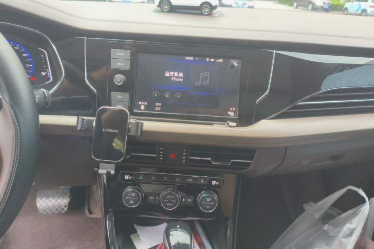 Used Volkswagen Passat 2019 330TSI Luxury Edition China VI Standard Audio And AC Panel