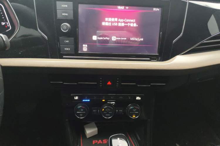 Used Volkswagen Passat 2019 330TSI Luxury Edition China V Standard Audio And AC Panel