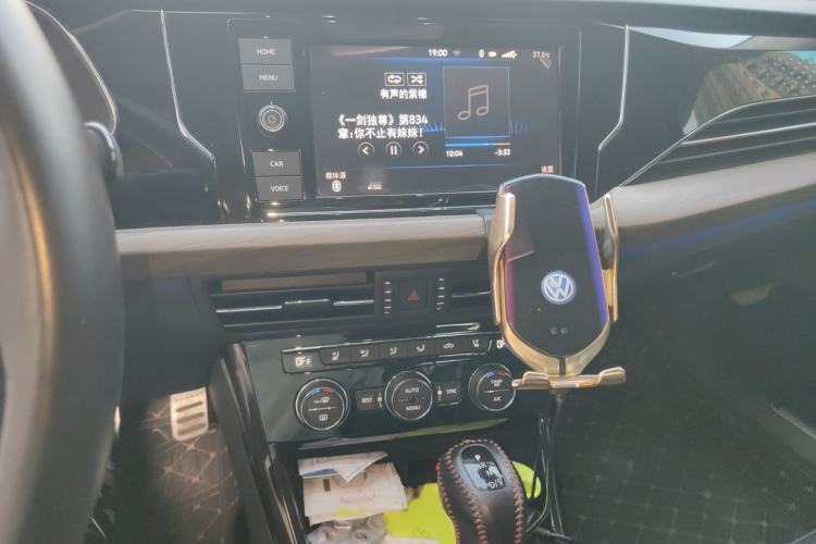 Used Volkswagen Passat 2019 330TSI Luxury Edition China VI Standard Audio And AC Panel