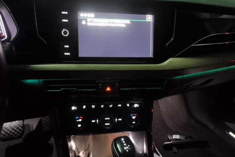 Used Volkswagen Passat 2019 330TSI Luxury Edition China VI Standard Audio And AC Panel