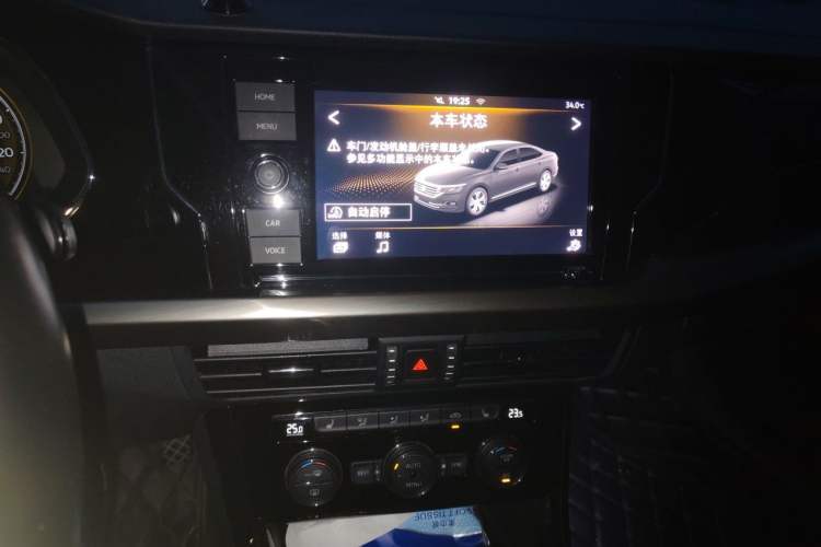 Used Volkswagen Passat 2019 330TSI Elite Edition China VI Audio And AC Panel