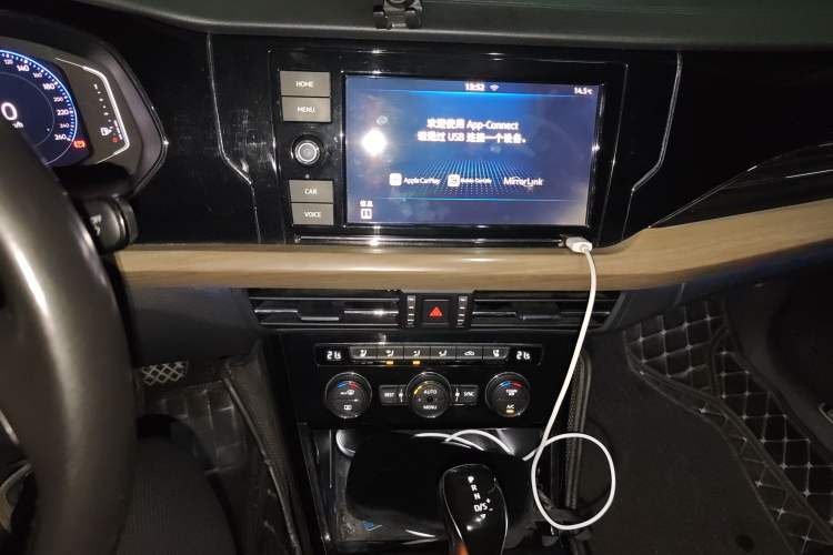 Used Volkswagen Passat 2019 330TSI Luxury Edition China VI Standard Audio And AC Panel