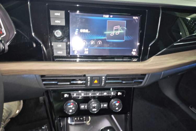 Used Volkswagen Passat 2019 330TSI Luxury Edition China V Standard Audio And AC Panel