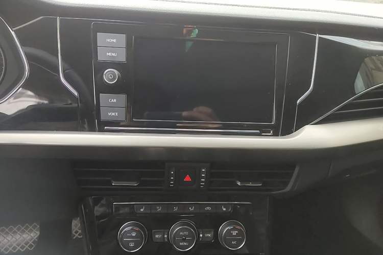 Used Volkswagen Passat 2019 330TSI Elite Edition China VI Audio And AC Panel